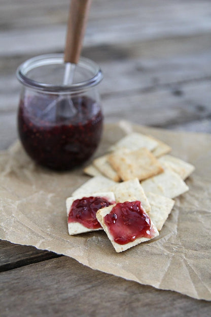 Simple Mills Almond Flour Crackers – Grab-and-Go Snack for Commute and Meetings