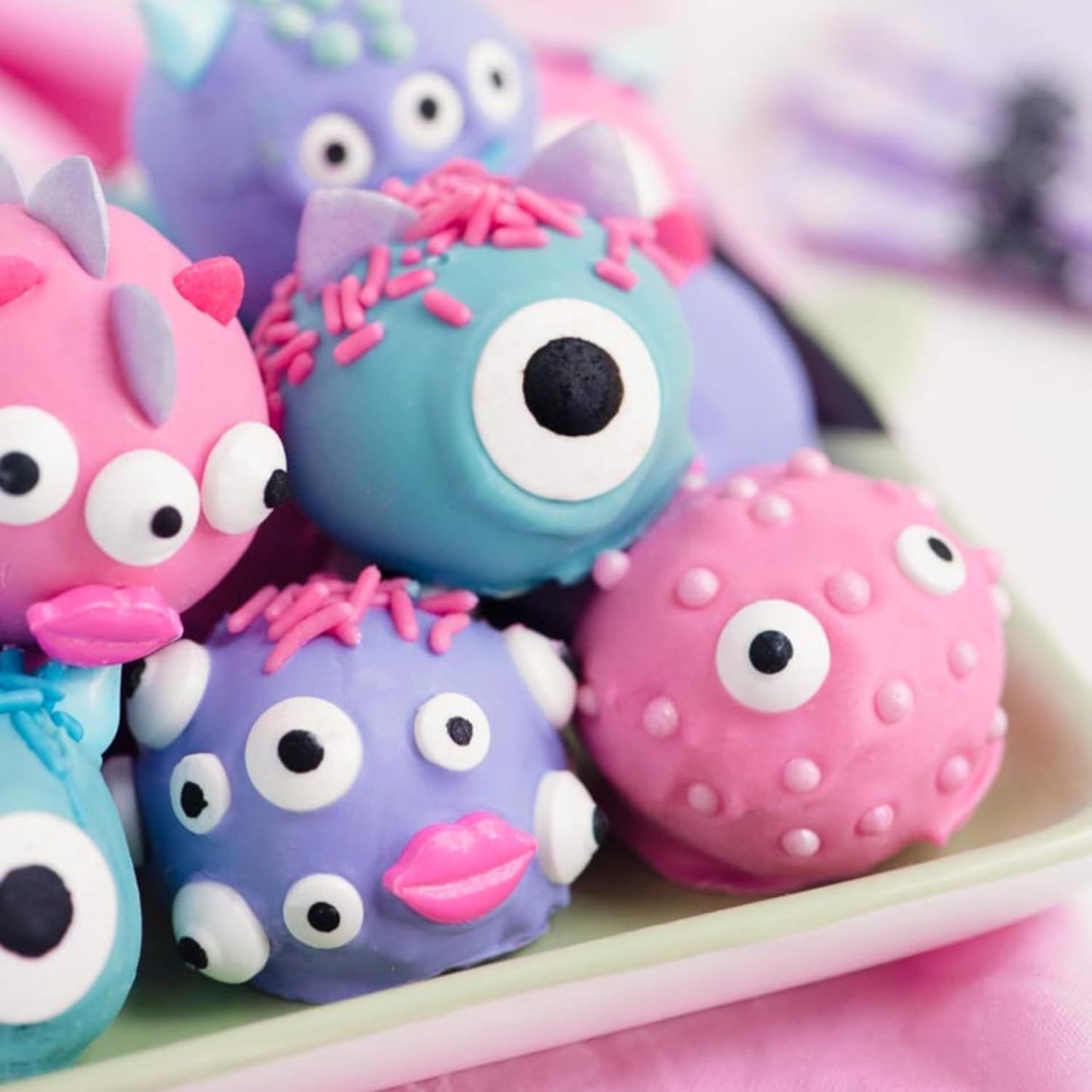 Sweets Indeed Halloween Eyeball Tacklebox – Worry-Free Edible Decorations for Pumpkin Decorating with Kids